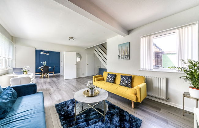 Contemporary 4 Bedroom Detached House With Parking and City Links - Foto 23