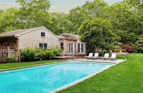 Luxury Sag Harbor Home with Heated Pool & Charm - Foto 3