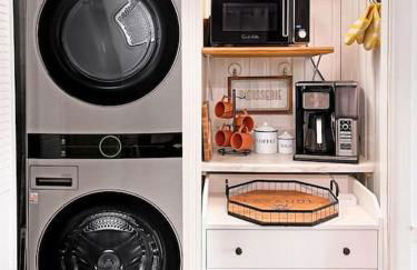 Stylish and Cozy Cabin, Walking Distance to Big Bass Lake - Foto 20