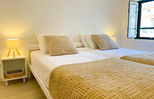 Entire 2 Bedroom Family Friendly House in Belem Lisbon 3 to 5 Guests - Photo 7