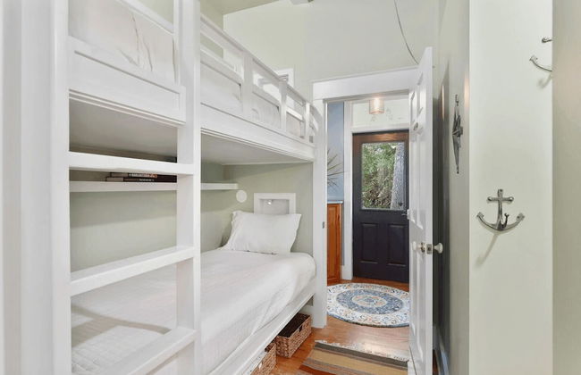 30A Grayt'n Greatful by Avantstay Charming Home+cottage, Walk to Western Lake - Foto 14