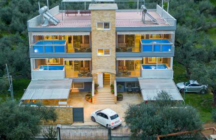 Grand Suites with Private Pools - Photo 7