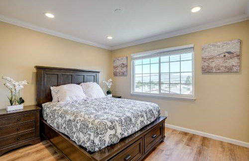 Easy SF Access! Spacious Family Home with Yard - Foto 21