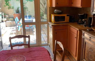 La maison sur la place dans Aigues Mortes - Foto 9