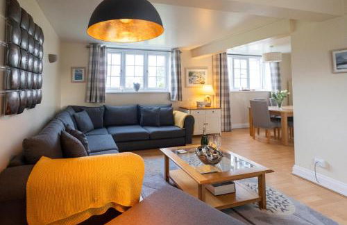 2 Ogilvie Lodge - Foto 1