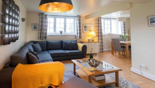 2 Ogilvie Lodge - Foto 1