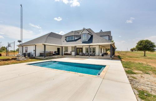 Unwind Fireside Wills Point Gem with Hot Tub and Pond - Foto 32