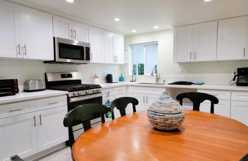 Modern 2BR Guest Suite w En-Suite Bathrooms 10 min to Rodeo Drive Near Kaiser and Cedars hospitals - Foto 3
