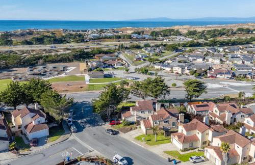 Succulents and Seashells - Coastal Paradise by Beach - Foto 64
