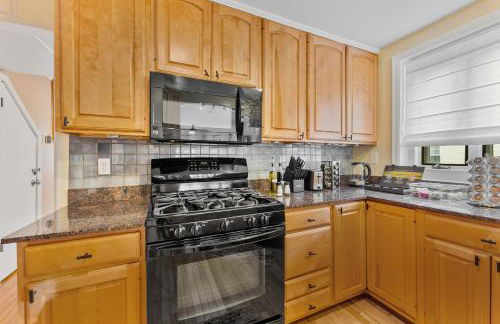 Patio Paradise Stylish 3BR Home with Gaming Room - Photo 42