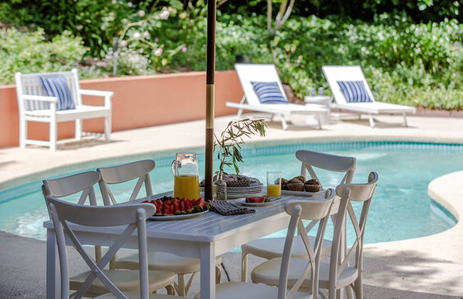 Le n by Avantstay Private Breathtaking Character Cottage w Pool Hot Tub - Foto 3