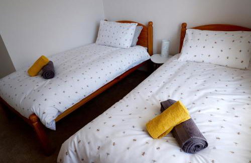 No 7 Quiet, two bedroom Ground Floor Flat in Tornagrain Great for early Airport departures or late flights - Photo 12