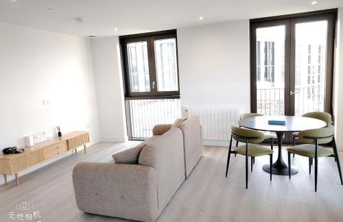 Unique 2 bedroom flat by Westham - Foto 1