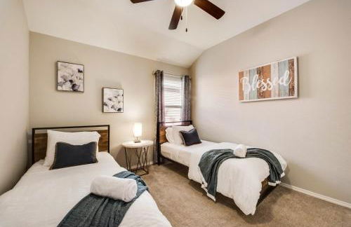 Heart of Grand Prairie 4BD with Pool & Game Room - Foto 28