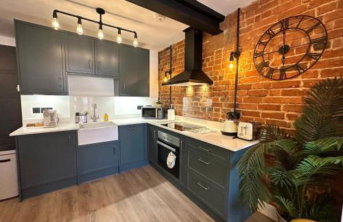 Urban Chic- Stylish Flat in the Heart of St Albans - Photo 16