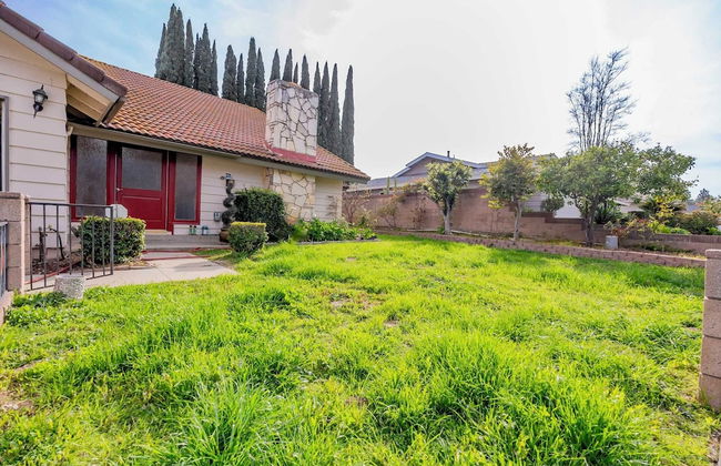 Serene Retreat & Modern Comforts in Rowland Heights - Foto 79