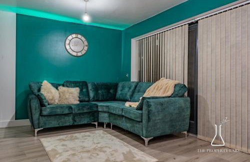 Luxury Birmingham City Centre Townhouse with BALCONY- Sleeps 10 - FREE Parking - Perfect for Contractors, Business Travellers, Families and other Groups - Near Bullring, Newstreet, Selfridges, NEC, NIA & Birmingham airport - Photo 8