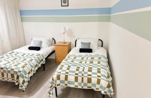 Spacious Luton Airport Accommodation - Perfect for Contractors, Families, Tourists & Long Stays - Foto 12