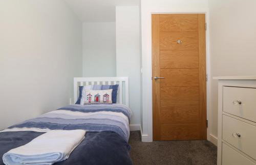 Beach Apartment 9 - Photo 6