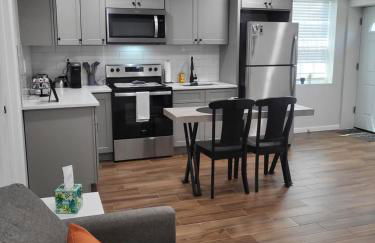 Modern Farmhouse Decor With Washer & Dryer - Foto 12