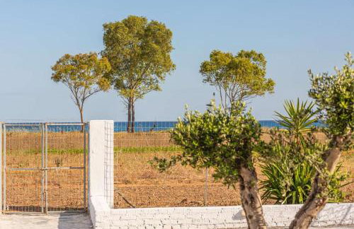 Unique Beachfront Cottage House - Private Garden - Foto 47