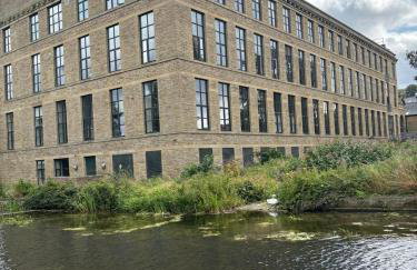 Stylish 3-Bedroom Mill Conversion near Leeds - Foto 2