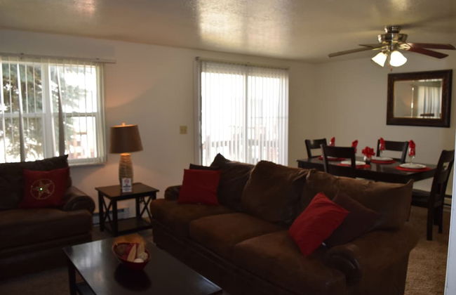 Mactavish Court Townhomes - Foto 1