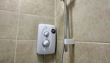 Kettering Railway Lodge - Photo 4, Shower