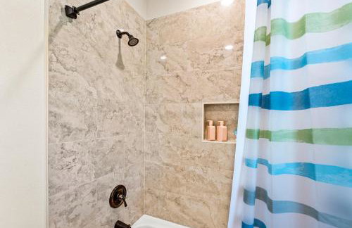 Caza Azul Luxury 4BR Getaway, Gated Community, Canal Views & Lift - Foto 25