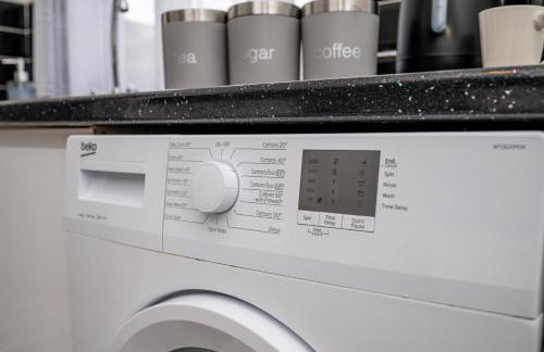 Modern 3 bedroom House - Parking - Sleeps 6 - Foto 22