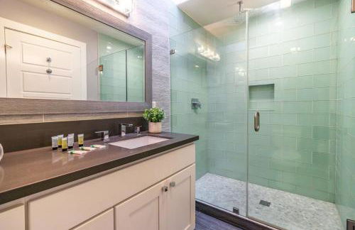 Gaslamp 2BR Upscale Queen Beds with Smart TV - Foto 35