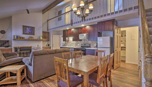 Fireplace and Stream Access Cozy Grand Lake Retreat - Foto 3