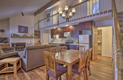 Fireplace and Stream Access Cozy Grand Lake Retreat - Foto 3