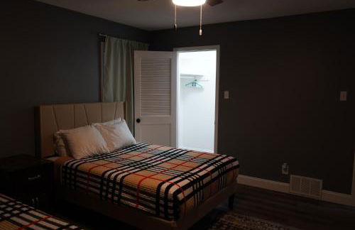 Stylish 4BR Prime Location Close to All! - Foto 37