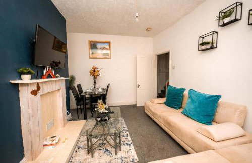Apt - Sleeps 10 - Parking - Ideal for Contractors - Photo 8