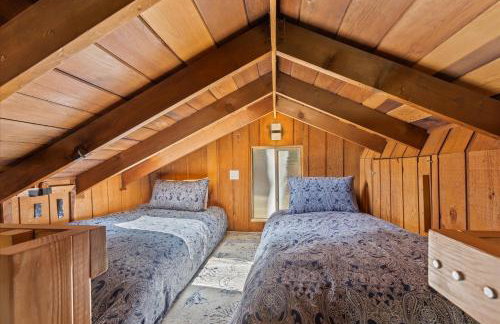 Cozy Creek Cabin - On Austin Creek Hot Tub - Dog Friendly - BBQ Grill - Fast WiFi - Foto 32