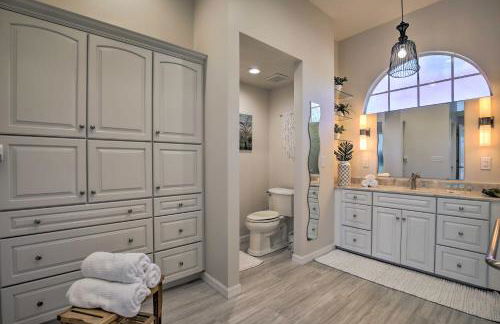 Bright and Sunny Riverview Oasis with Pool and Pond - Foto 18