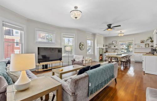 Deluxe 6 Bedroom 3 Min to Downtown w 2-car Driveway - Foto 54