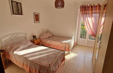 Appartement au premier étage dans maison de charme avec grand jardin au RDC - Foto 4