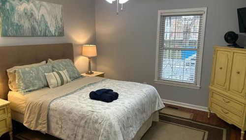 Under the Oaks, A Downtown Hidden Gem - Foto 3