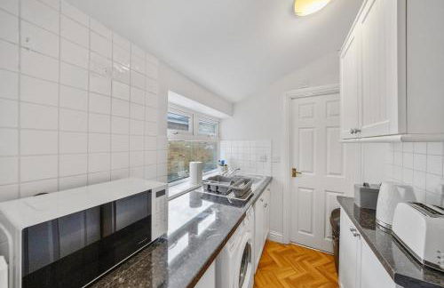 Modern 1BR - 10 Min Walk to Gravesend Station - Foto 2