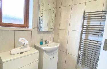 Ochil 10 with Private Hot Tub - Fife - Loch Leven - Lomond Hills - Photo 14