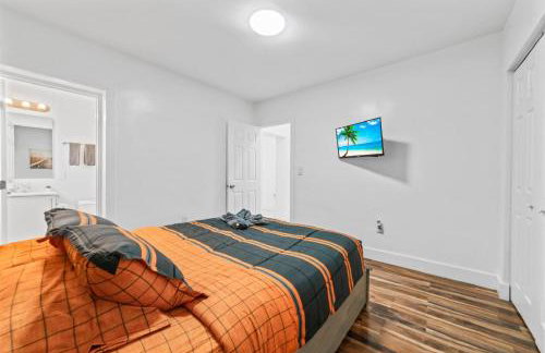 Luxury Vacation House in Miami’s Center! - Photo 27