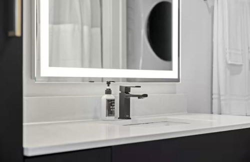 Spacious Studio in Midtown Free Pool and Parking - Foto 15