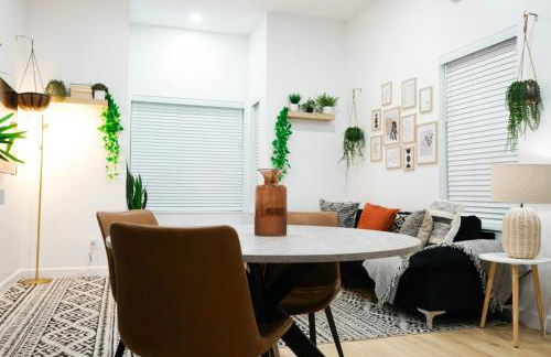 Modern 3BR Oasis Free Parking - Foto 17