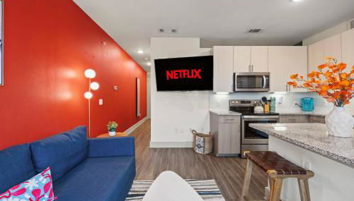 Studio with Patio, Pool, Gym, Parking & Queen Bed - Foto 2, Other