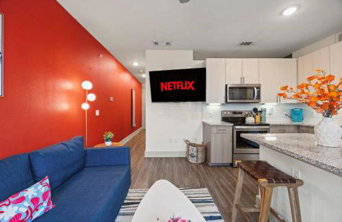 Studio with Patio, Pool, Gym, Parking & Queen Bed - Foto 2