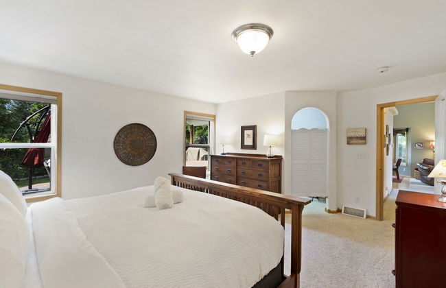 Parkside Gardens | Shady Private Yard W/ Hot Tub! - Foto 6