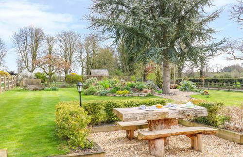 South Lodge - Longford Hall Farm Holiday Cottages - Photo 28