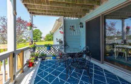 Spacious home with private pool, dock access, and scenic views - Foto 26